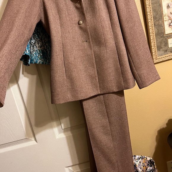 Kasper Pants Suit - Picture 1 of 2